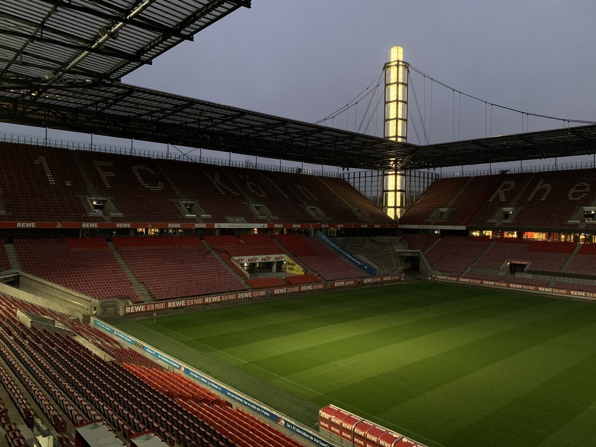 RheinEnergieStadion in Köln am Abend